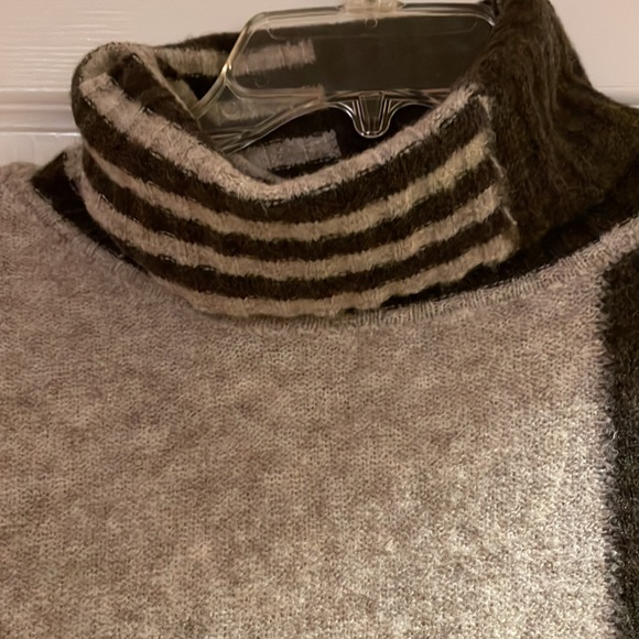 Turtle neck sweater - Picture 4 of 4